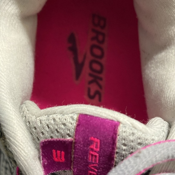 BROOKS Revel 3 Women’s Running Shoes size 8.5. Still in good used condition! - Picture 3 of 6